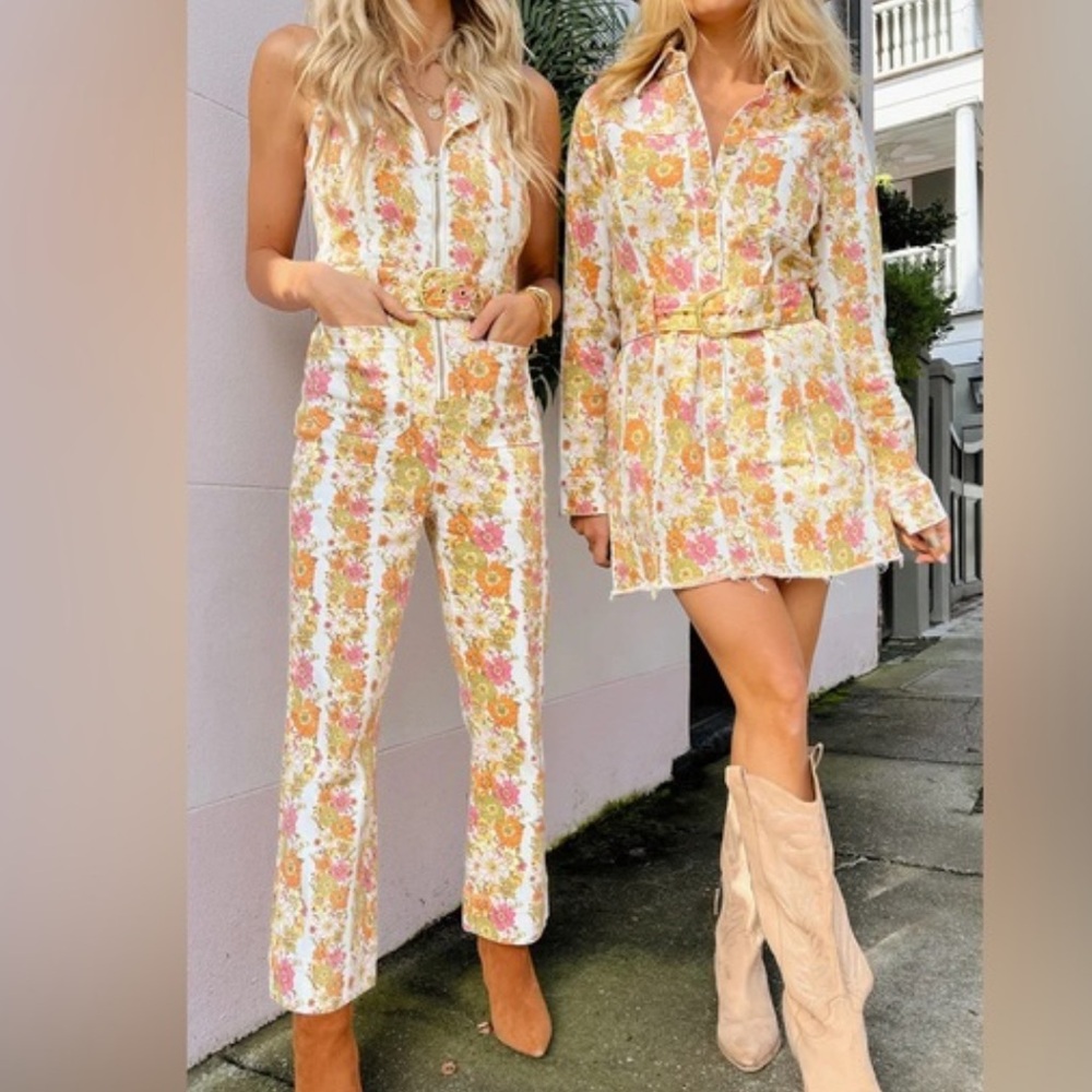 Show Me Your MuMu Jacksonville
Jumpsuit Denim Groovy
Blooms Stripe